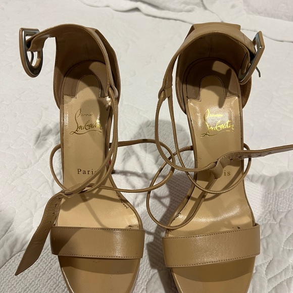 Christian Louboutine - Picture 2 of 4